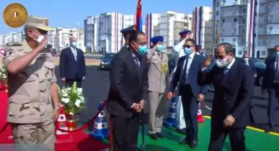 الرئيس السيسي يصل مدينة بدر لافتتاح مشروعات سكنية جديدة