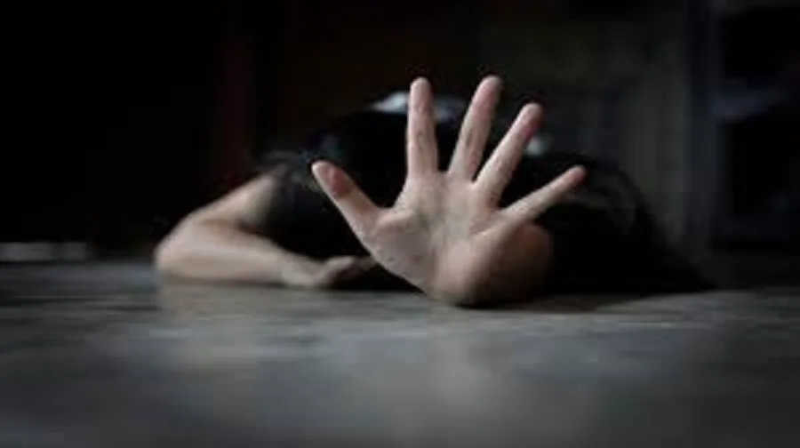 عاطل يقتل زوجته أمام أطفالها ويسلم نفسه للشرطة.. تفاصيل