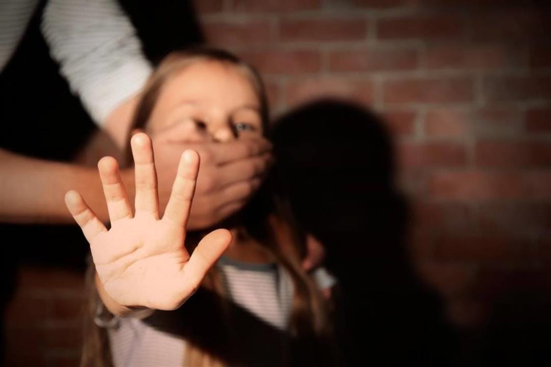 لن تتخيل.. مسن يتحرش بـ 14 طفلًا وطفلة في مصر
