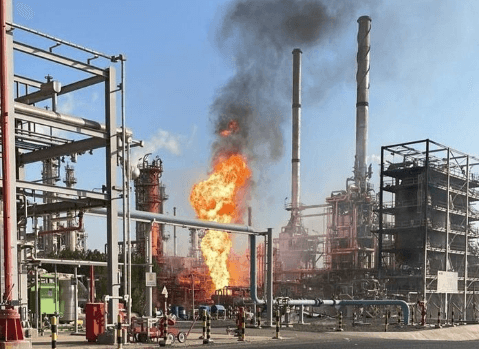 اندلاع حريق بمصفاة ميناء الأحمدي في الكويت
