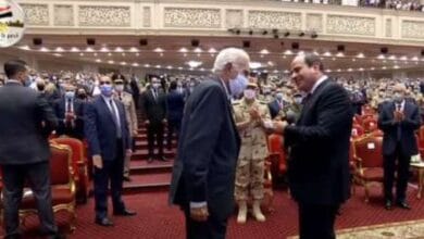 السيسي يحيي الفريق عبد رب النبي حافظ بطل حرب أكتوبر