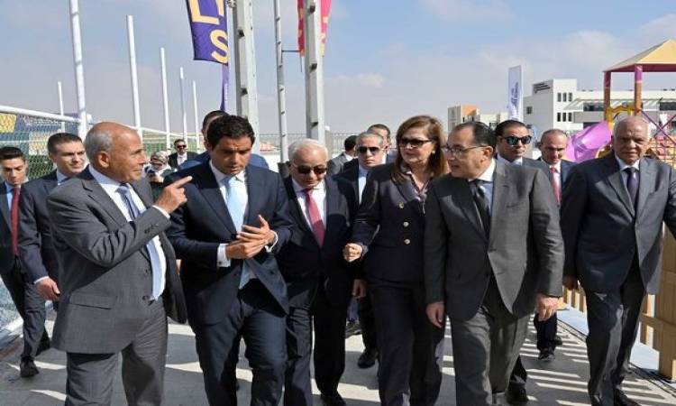 بعد افتتاحه اليوم.. ما هو مشروع مجمع مدارس القرية الكونية؟