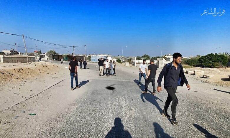 قرار غير متوقع.. إسرائيل تطلق سراح عمال فلسطينيين من غزة