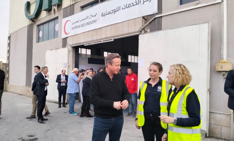 بعد زيارة قصيرة.. وزير خارجية بريطانيا يغادر شمال سيناء