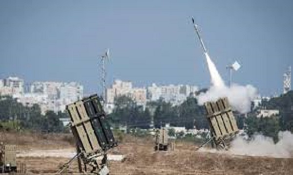 صافرات الإنذار تدوي في شمال إسرائيل: عشرات الصواريخ تنطلق من جنوب لبنان