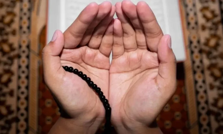 دعاء اليوم الخامس عشر من رمضان.. "ربنا أفرغ علينا صبرا وتوفنا مسلمين"