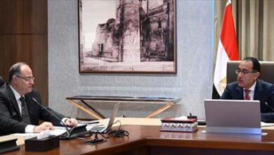 مدبولي يبحث مع رئيس هيئة الدواء المصرية ملفات عمل الهيئة