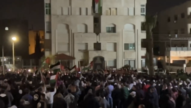 تنديدًا بالحرب على غزة.. مظاهرات حاشدة أمام السفارة الإسرائيلية في الأردن 