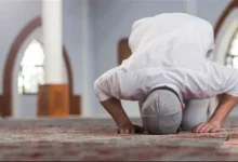 البحوث الإسلامية تكشف.. هل يجب الصلاة على النبي عند ذكر اسمه أثناء الصلاة؟