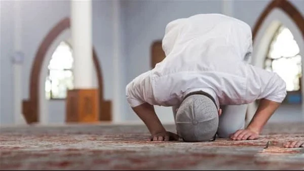 البحوث الإسلامية تكشف.. هل يجب الصلاة على النبي عند ذكر اسمه أثناء الصلاة؟