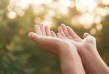 اليتيمة.. تعرف على أدعية أخر يوم الجمعة في رمضان