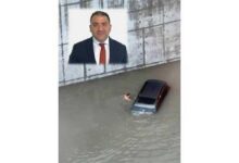 مصرفي مصري ينقذ عائلة إماراتية من الغرق والبنك يكرمه