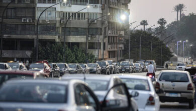 فتاة ترمي نفسها من سيارة بعد محاولة اختطافها والتحرش بها