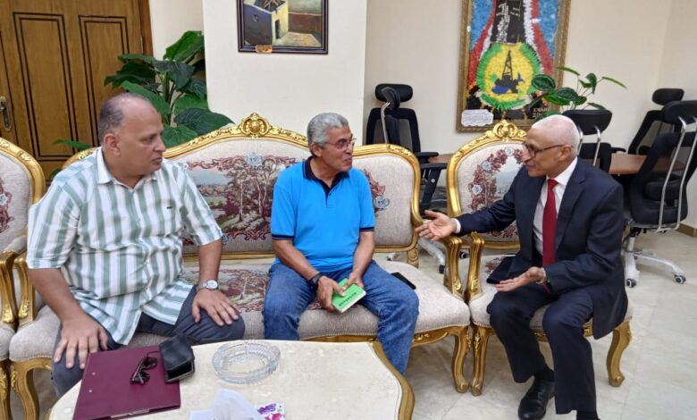 محافظ شمال سيناء يستقبل مدير شركة النظافة