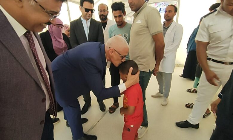 محافظ شمال سيناء يزور المرضى الفلسطينيين في مستشفى الشيخ زويد