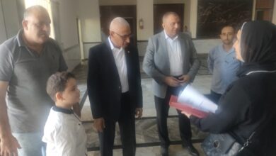 محافظ شمال سيناء يستقبل المواطنين بمكتبه بالديوان العام