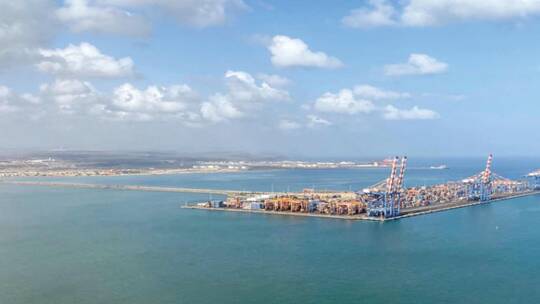 وزير النقل يوقع اتفاقا جديدا مع جيبوتي