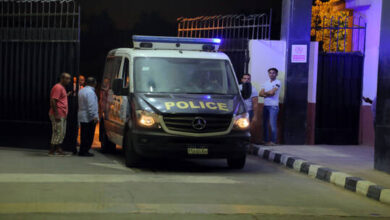 كشف ملابسات فيديو لرجل يرتدي ملابس نسائية وتعرض لاعتداء