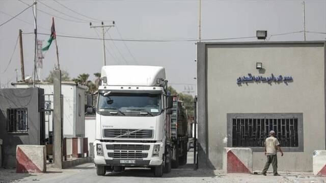 وصول الأسري الفلسطينيين إلى الأراضي المصرية عقب إطلاق سراحهم من سجون إسرائيل