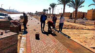 رئيس مدينة أبوزنيمة يتابع أعمال التجميل الجارية بالطريق الساحلي