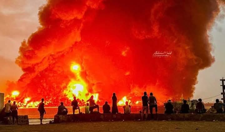 غارات أمريكية دامية والحوثيون يردون باستهداف حاملة طائرات