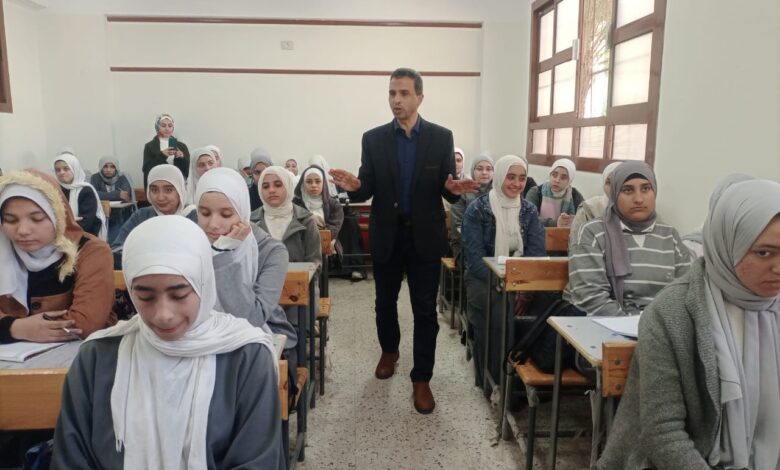 وكيل تعليم كفر الشيخ يتفقد المدارس ويتابع الإختبارات الشهرية