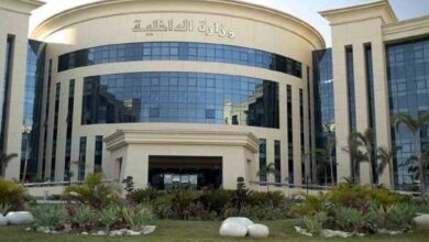 حبس شخصين تشاجرا مع ضابط شرطة في محل بقنا