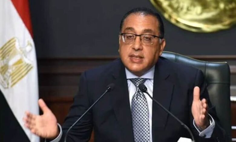 رئيس الوزراء يتابع جهود توفير مياه الشرب في عدة مناطق بالبحر الأحمر