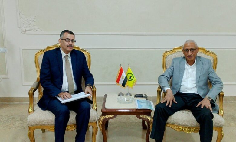 محافظ شمال سيناء يستقبل مستشار رئيس الجهاز القومي لتنظيم الاتصالات
