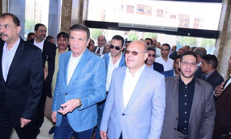 النعماني يستقبل وزير الزراعه خلال زيارته لمستشفي سوهاج الجامعي