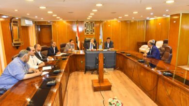 محافظ أسيوط يلتقي المرشحين للدورات التدريبية بسقارة ويؤكد: "بناء القدرات ركيزة أساسية لتحسين الأداء وتقديم خدمة أفضل للمواطنين"