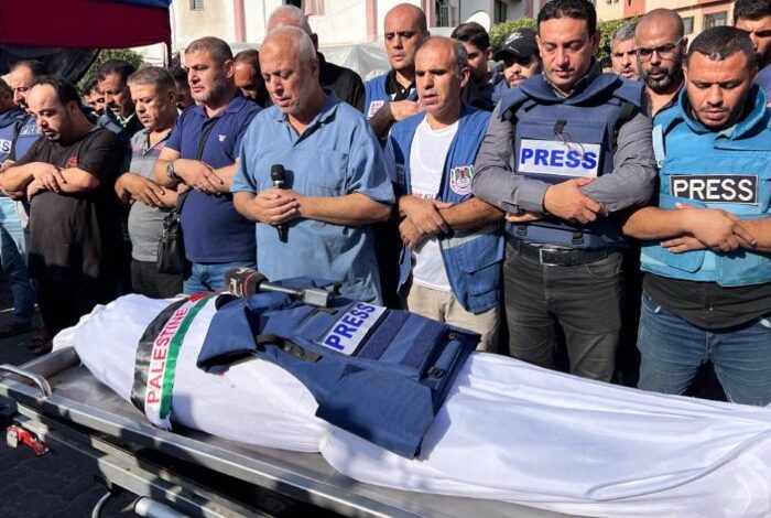 "مراسلون بلا حدود" والأمم المتحدة تدينان اغتيال 5 صحفيين فلسطينيين في غزة وتصفانه بجريمة حرب