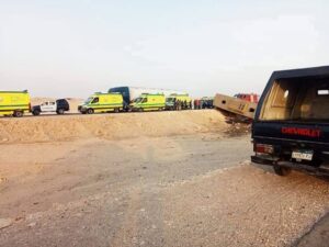 جثتان و33 مصابًا في حادث انقلاب أتوبيس على الطريق الصحراوي الغربي بأسيوط