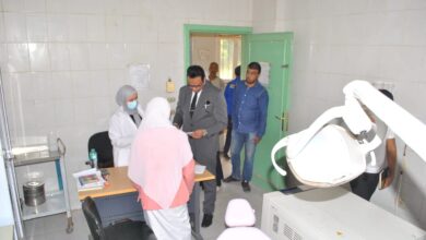 "دويدار" يفاجئ مجمع العيادات والوحدة الصحية بجزيرة شندويل- سوهاج ويحيل المقصرين للتحقيق