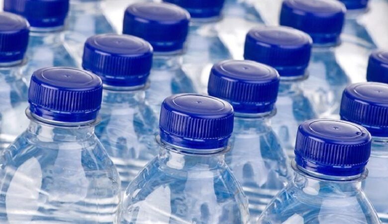 سلطنة عمان تحظر استيراد المياه المعبأة من إيران بعد تسجيل حالتي وفاة بسبب التلوث