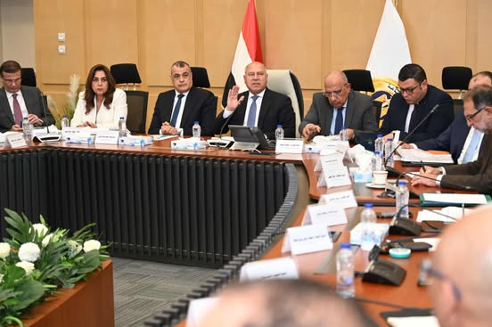 وزير الصناعة: إنشاء مدرسة فنية متخصصة لصناعة السيراميك لتوفير عمالة ماهرة
