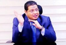 عضو بلجنة التطوير العقاري : مؤتمر إعادة إعمار غزة سيكون البداية الحقيقية لاتخاذ خطوات جادة في إعادة الإعمار كتب : ماهر بدر داكر عبد اللاه : يشيد بعقد مؤتمر إعادة إعمار غزة ويؤكد على جاهزية شركات المقاولات للتنفيذ قال المهندس داكر عبد اللاه عضو لجنة التطوير و العقاري و المقاولات بجمعية رجال الأعمال المصريين وعضو شعبة الاستثمار العقاري باتحاد الغرف التجارية ان مصر بقيادة الرئيس عبد الفتاح السيسي تضع ملف اعادة إعمار غزة ضمن أولوياتها وتحث الشركاء الدوليين و العالم على المساهمة في إعادة إعمار غزة . أشاد داكر عبّد اللاه بدعوة الرئيس عبد الفتاح السيسي لإقامة مؤتمر دولي بالقاهرة خلال شهر نوفمبر المقبل ودعوة جميع دول العالم للمشاركة في اعادة الإعمار خاصة انه طبقا للاحصائيات الأممية فتصل تكلفه إعمار غزة 70 مليار دولار منها 20 مليار دولار للبنية التحتية بشكل عاجل . اضاف ان شركات المقاولات المصرية جاهزة لتلبية نداء الرئيس السيسي في اي وقت للبدء في اعادة اعمار غزة خاصة ان الشركات المصرية لديها الخبرات الكبيرة في أعمال المقاولات و الإنشاءات و البنى التحتية و هي متواجدة بقوة في العديد من الدول الأفريقية و العربية وتتمتع بسمعة مميزة . أشار إلى انه يمكن عقد تحالفات مع شركات مقاولات من الدول الشركاء في اعادة الإعمار للإسراع في وتيرة إعادة الإعمار . داكر عبداللاه عضو لجنة التطوير العقاري