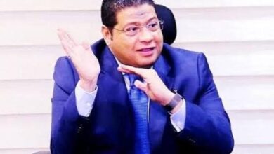 عضو بلجنة التطوير العقاري : مؤتمر إعادة إعمار غزة سيكون البداية الحقيقية لاتخاذ خطوات جادة في إعادة الإعمار كتب : ماهر بدر داكر عبد اللاه : يشيد بعقد مؤتمر إعادة إعمار غزة ويؤكد على جاهزية شركات المقاولات للتنفيذ قال المهندس داكر عبد اللاه عضو لجنة التطوير و العقاري و المقاولات بجمعية رجال الأعمال المصريين وعضو شعبة الاستثمار العقاري باتحاد الغرف التجارية ان مصر بقيادة الرئيس عبد الفتاح السيسي تضع ملف اعادة إعمار غزة ضمن أولوياتها وتحث الشركاء الدوليين و العالم على المساهمة في إعادة إعمار غزة . أشاد داكر عبّد اللاه بدعوة الرئيس عبد الفتاح السيسي لإقامة مؤتمر دولي بالقاهرة خلال شهر نوفمبر المقبل ودعوة جميع دول العالم للمشاركة في اعادة الإعمار خاصة انه طبقا للاحصائيات الأممية فتصل تكلفه إعمار غزة 70 مليار دولار منها 20 مليار دولار للبنية التحتية بشكل عاجل . اضاف ان شركات المقاولات المصرية جاهزة لتلبية نداء الرئيس السيسي في اي وقت للبدء في اعادة اعمار غزة خاصة ان الشركات المصرية لديها الخبرات الكبيرة في أعمال المقاولات و الإنشاءات و البنى التحتية و هي متواجدة بقوة في العديد من الدول الأفريقية و العربية وتتمتع بسمعة مميزة . أشار إلى انه يمكن عقد تحالفات مع شركات مقاولات من الدول الشركاء في اعادة الإعمار للإسراع في وتيرة إعادة الإعمار . داكر عبداللاه عضو لجنة التطوير العقاري