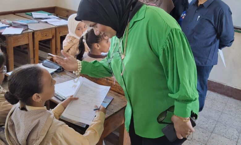 مدير تعليم مطروح تتابع تنفيذ برنامج "تنمية مهارات اللغة العربية"