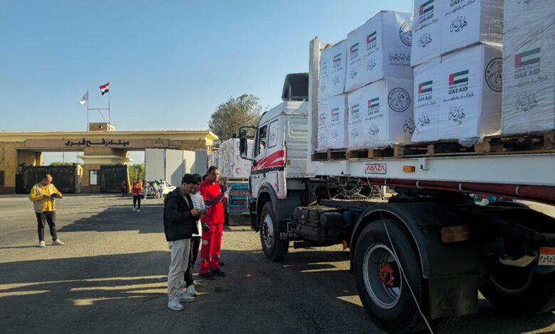 ضمن حملة «كسوة الشتاء» 87 شاحنة مساعدات إماراتية تعبر رفح إلى غزة