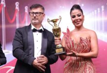 خبيرة التجميل العالمية لينا إبراهيم خلال التكريم