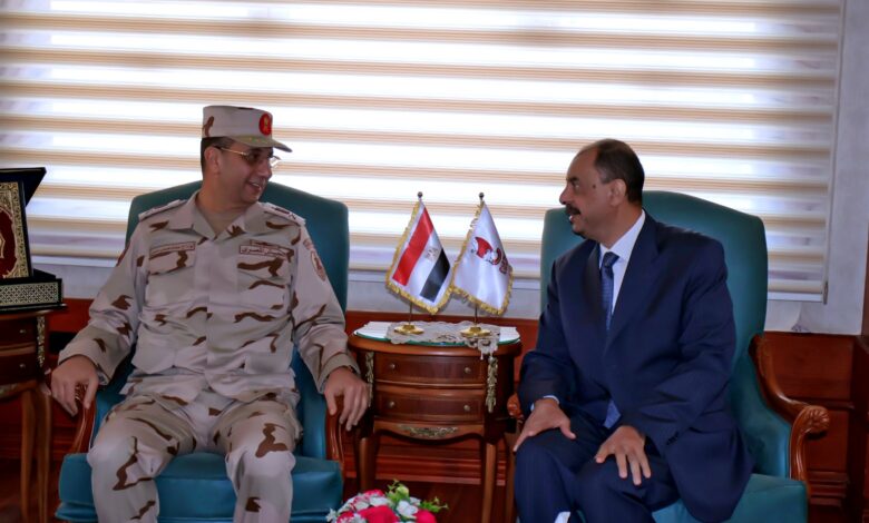 لتنفيذ تدريب «صقر 159» لمواجهة الأزمات.. محافظ سوهاج يستقبل قائد قوات الدفاع الشعبي والعسكري