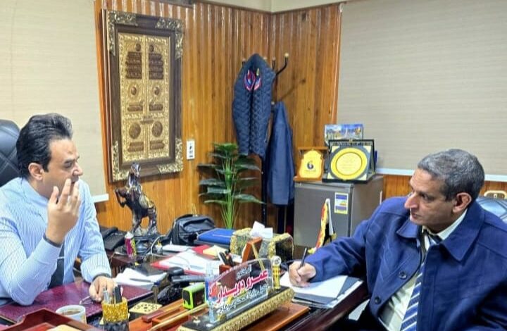 صحة سوهاج: دويدار في اجتماع منفرد مع مدير عام الطب العلاجي لوضع معايير واضحة لاستفسارات المواطنين ومتابعة المنظومة الصحية بالمحافظة