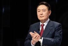 الرئيس الكوري الجنوبي السابق يون يمثل أمام فريق تحقيق في تهم فساد