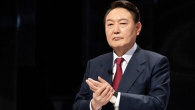 الرئيس الكوري الجنوبي السابق يون يمثل أمام فريق تحقيق في تهم فساد