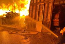 حريق هائل يلتهم مخزن أخشاب في مؤسسة الزكاة بالمرج بالقاهرة