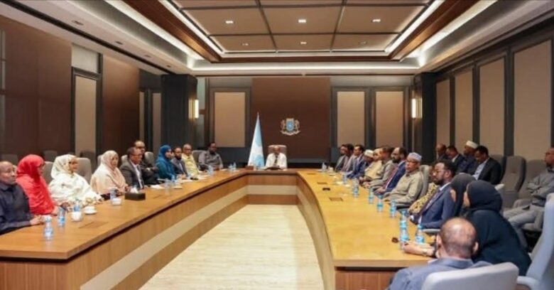 تعزيزا لوحدة الصومال.. الرئيس حسن شيخ   يعقد مشاورات وطنية مع ممثلي الأقاليم. 