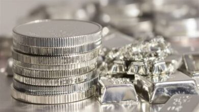 أسعار الفضة تتكبد خسائر تاريخية تتجاوز 30% في ساعات