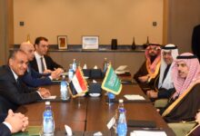 وزير الخارجية يبحث مع نظيره السعودي تعزيز العلاقات والتنسيق حول قضايا المنطقة