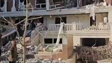 شائعات اغتيال ونفي رسمي.. الحقيقة الكاملة لانفجار مبنى في بندر عباس الإيرانية